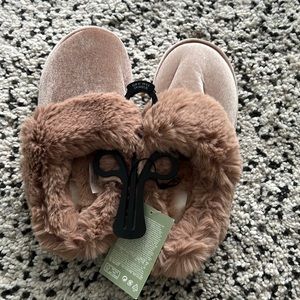 BNWT H&M Womens fuzzy home slippers